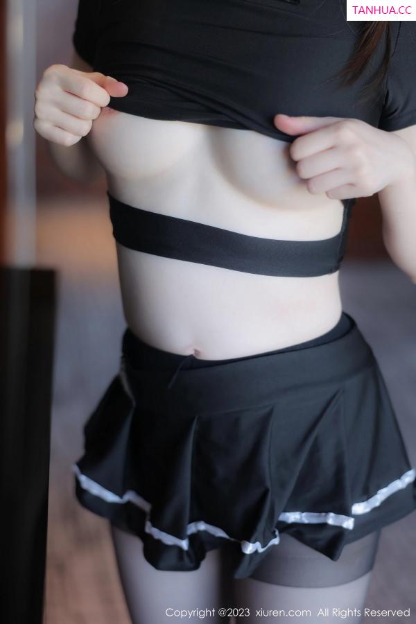   [XiuRen]高清写真图 2023.11.09 No.7637 林悠悠 短裙美腿第13张图片